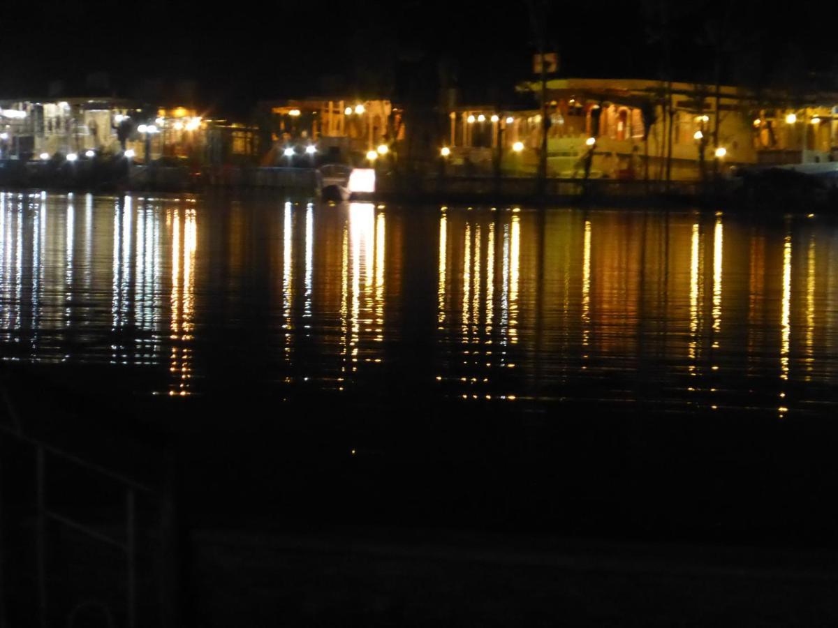 Goona Palace Houseboats Srinagar  Exterior photo