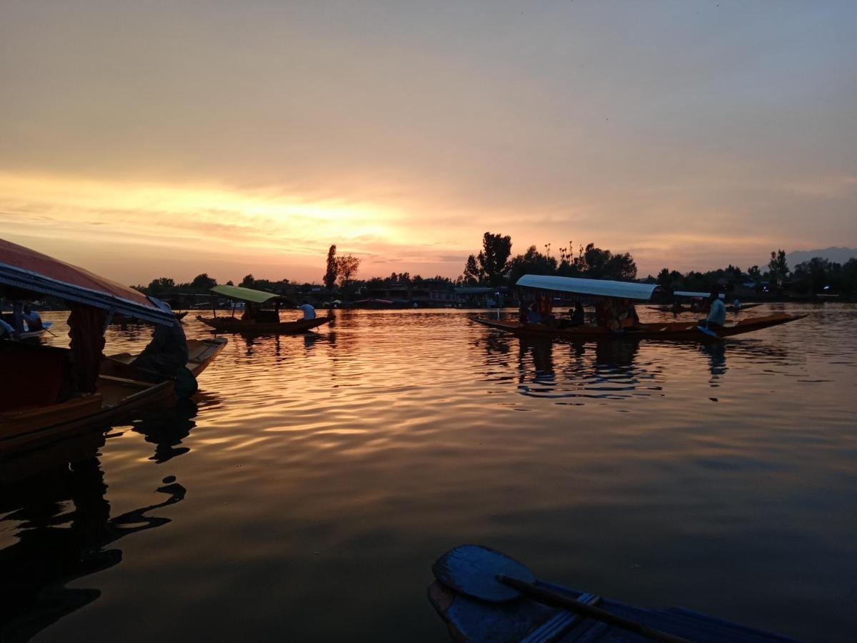 Goona Palace Houseboats Srinagar  Exterior photo