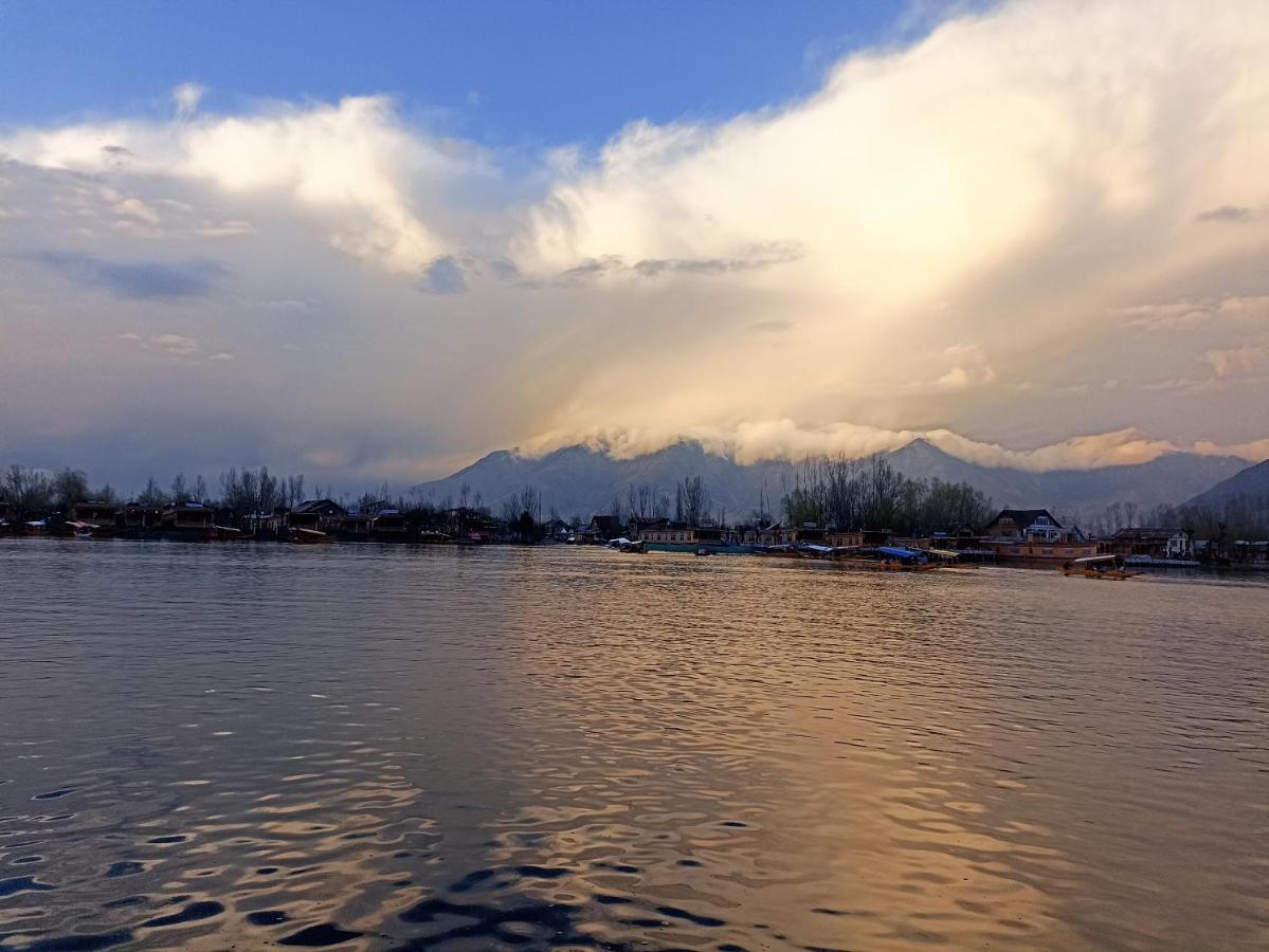Goona Palace Houseboats Srinagar  Exterior photo