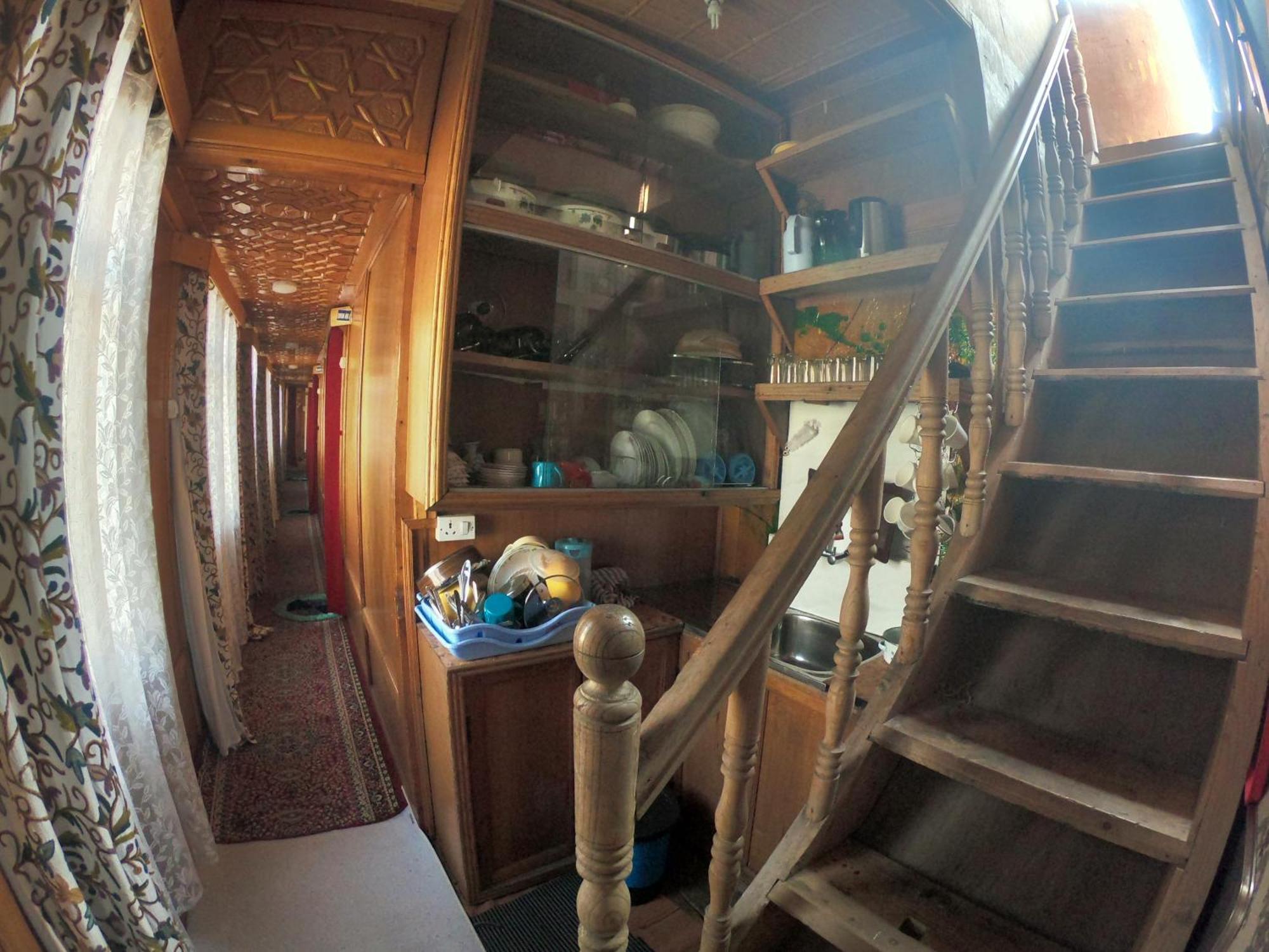 Goona Palace Houseboats Srinagar  Exterior photo
