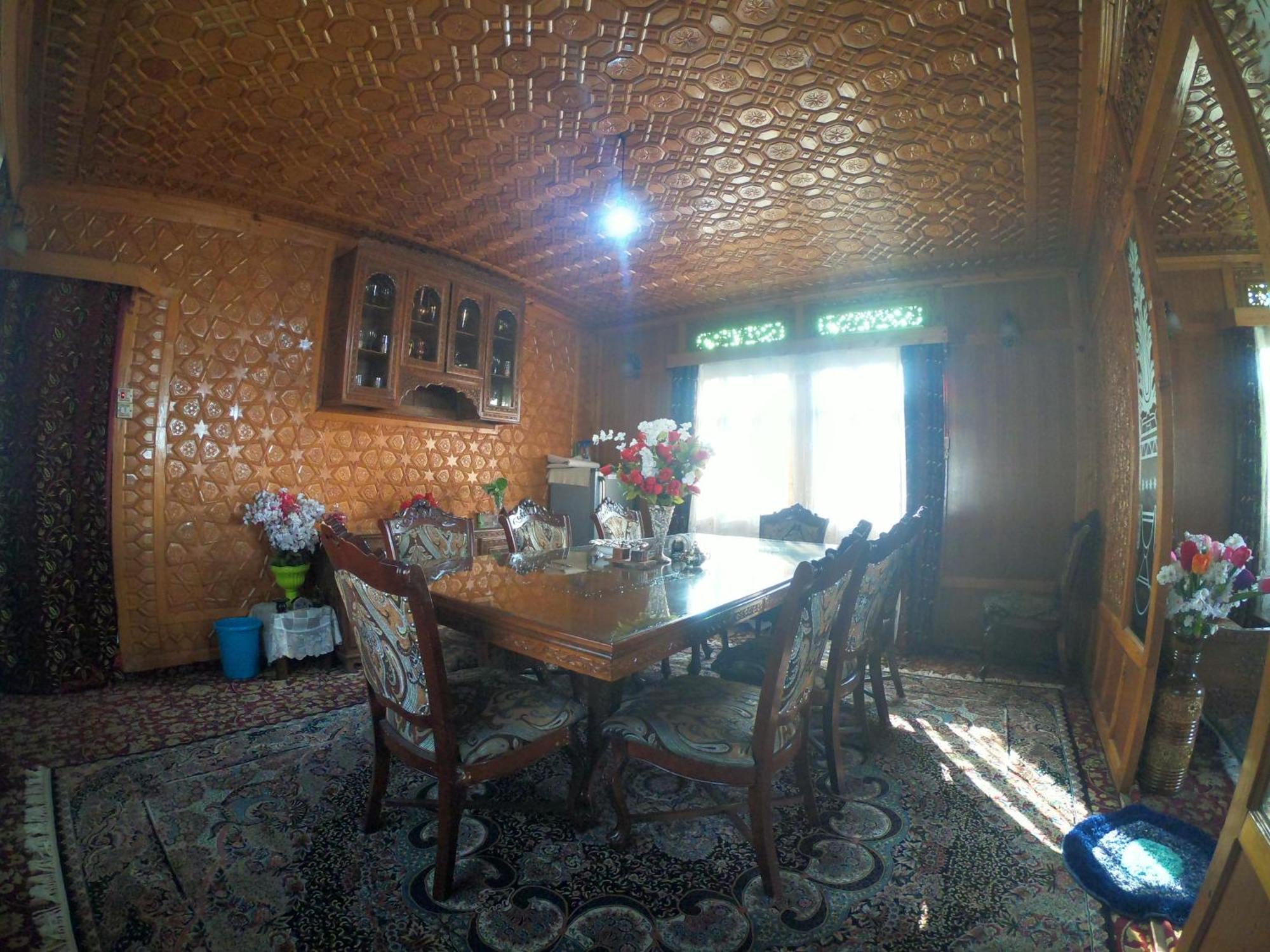 Goona Palace Houseboats Srinagar  Exterior photo
