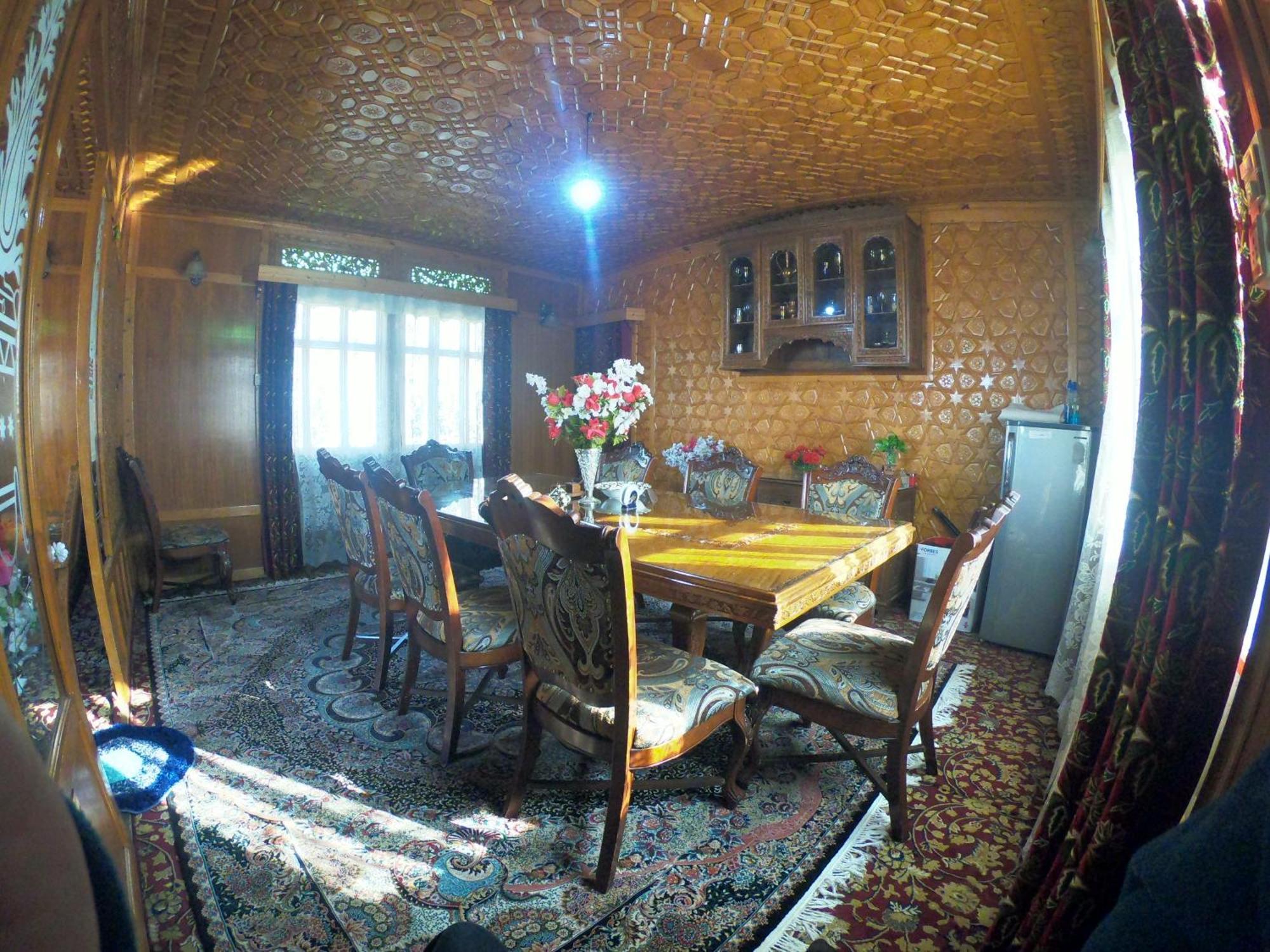 Goona Palace Houseboats Srinagar  Exterior photo