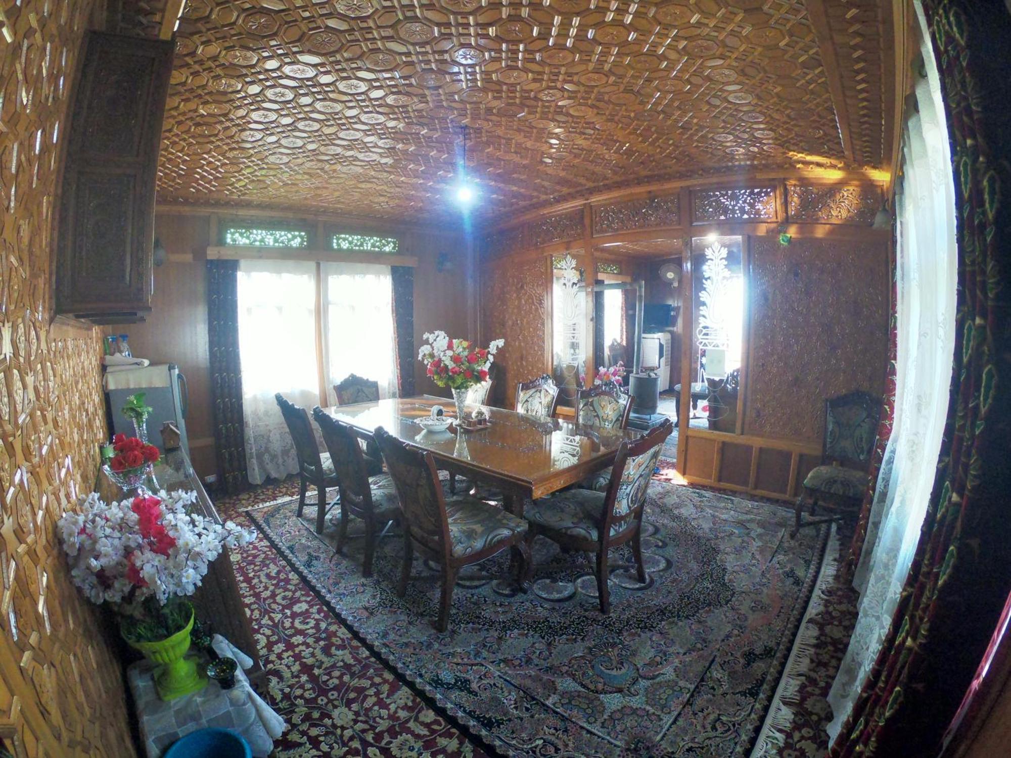 Goona Palace Houseboats Srinagar  Exterior photo