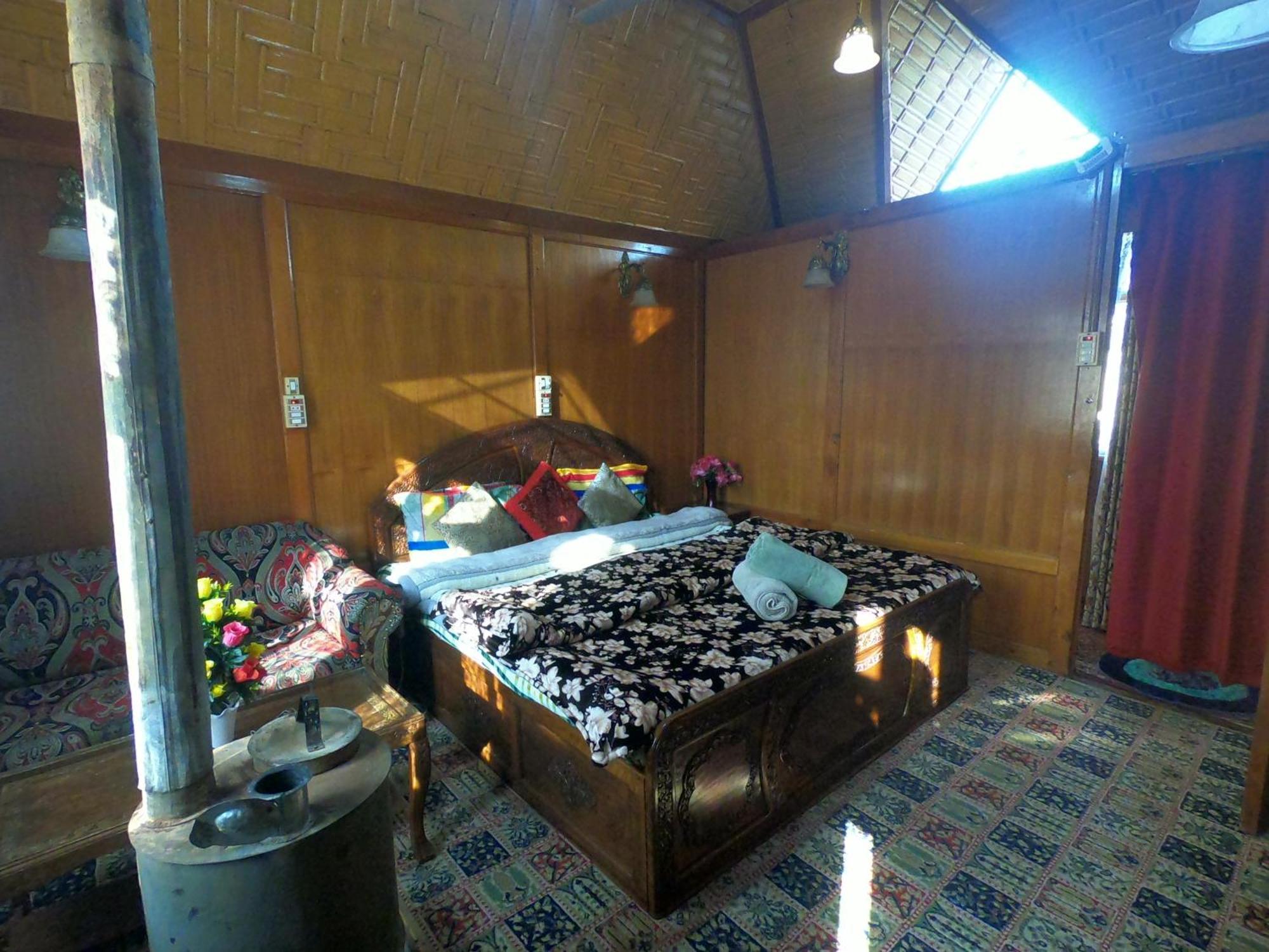 Goona Palace Houseboats Srinagar  Exterior photo