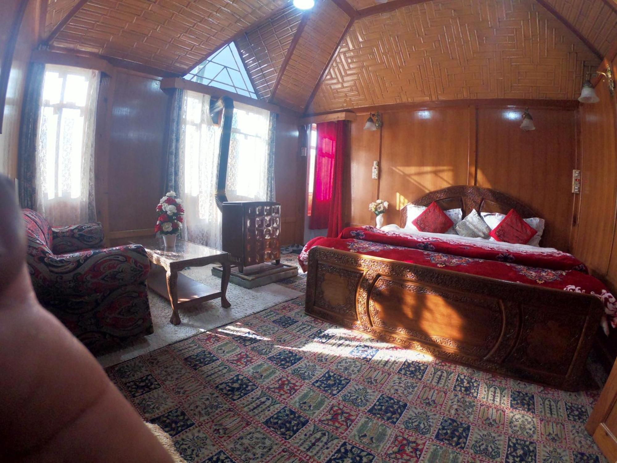 Goona Palace Houseboats Srinagar  Exterior photo