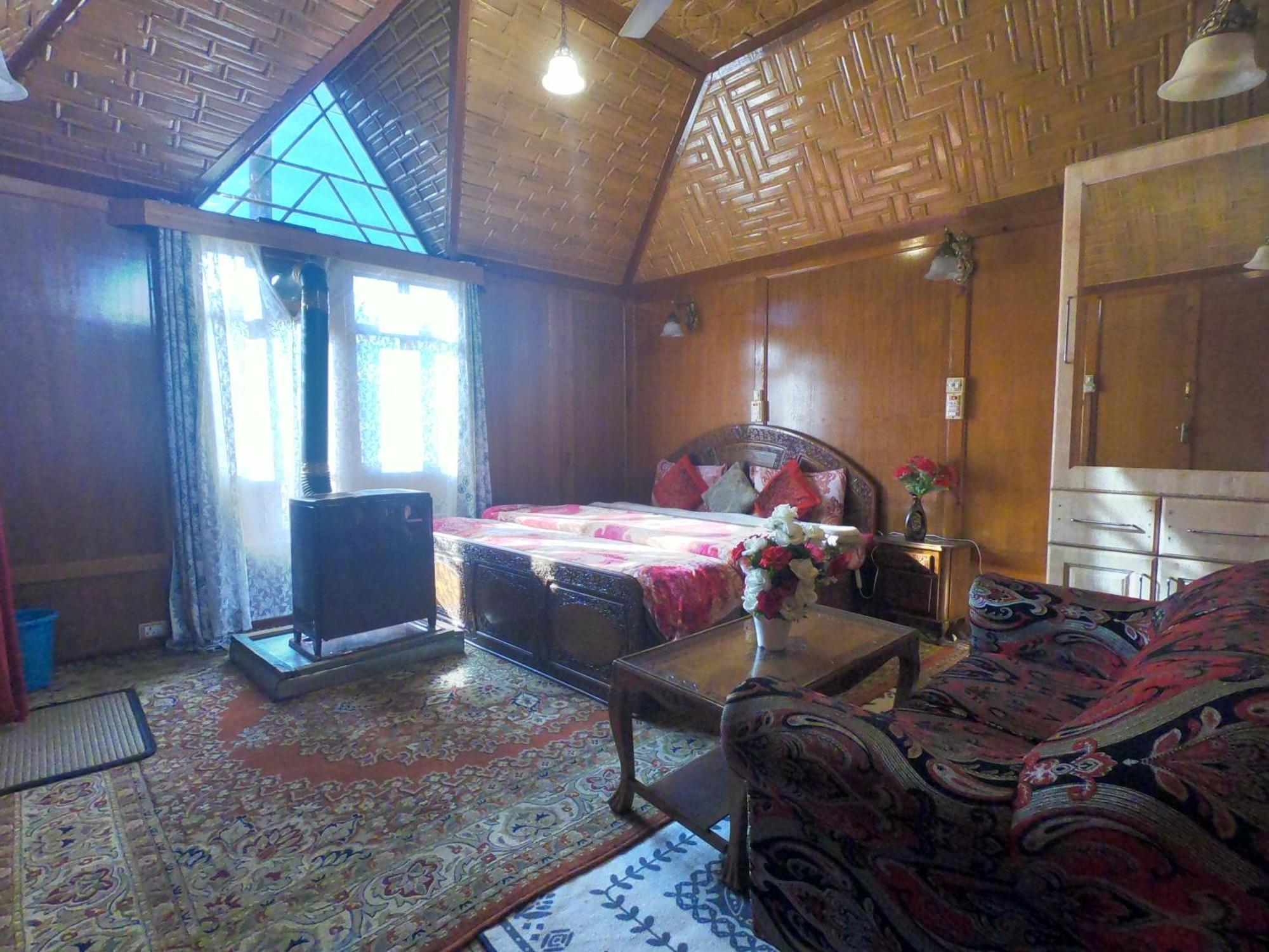 Goona Palace Houseboats Srinagar  Exterior photo