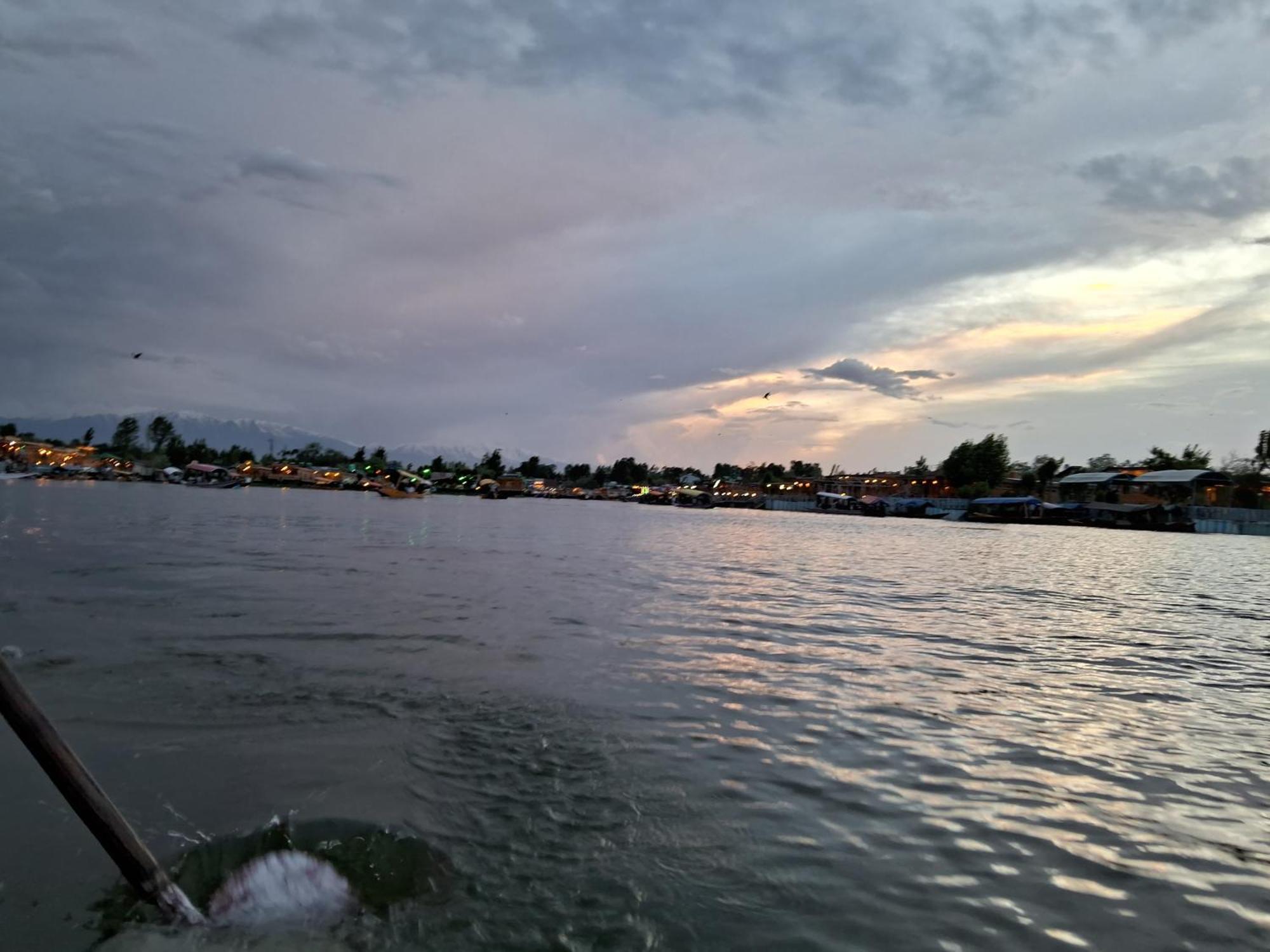 Goona Palace Houseboats Srinagar  Exterior photo