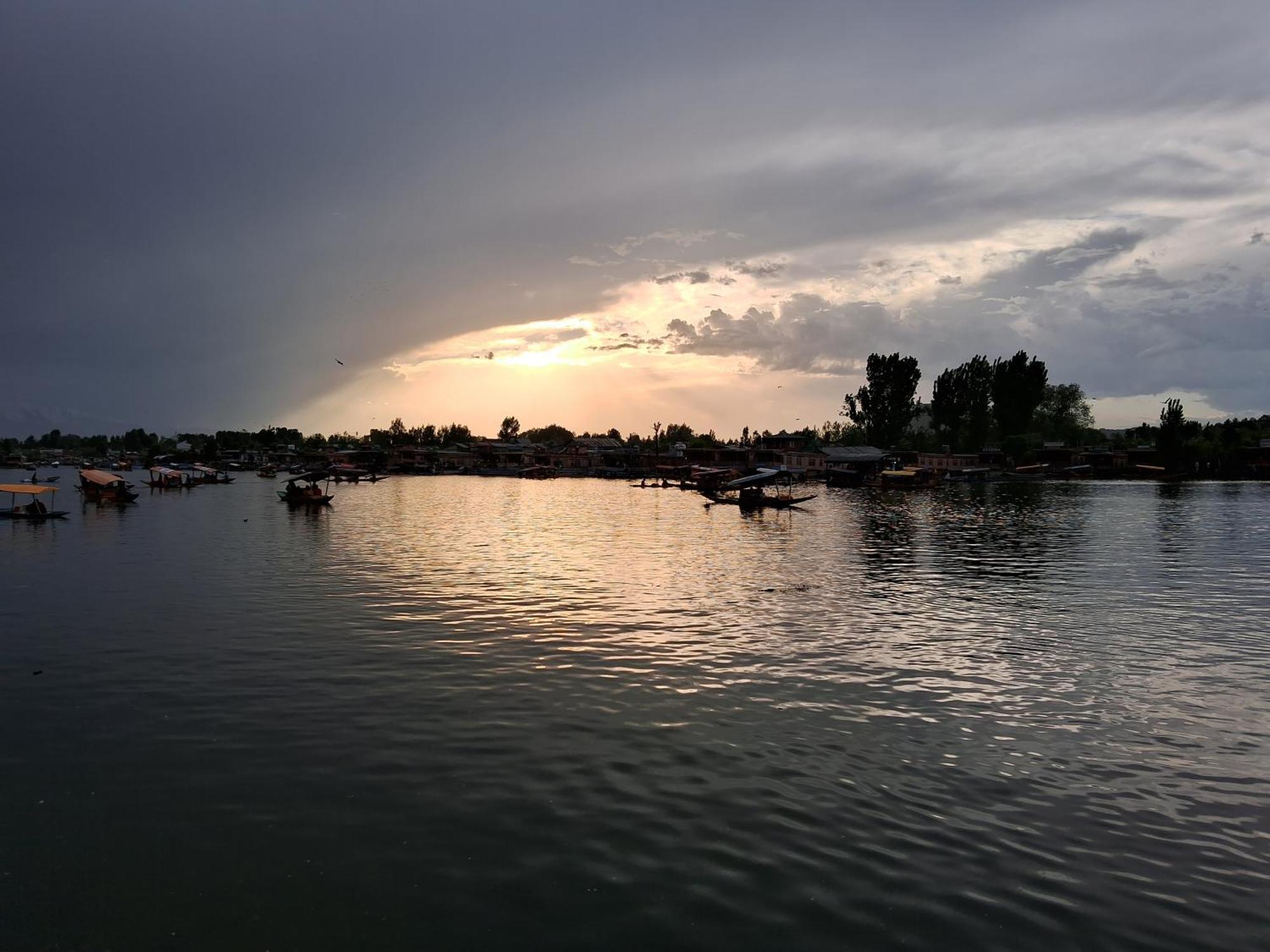 Goona Palace Houseboats Srinagar  Exterior photo