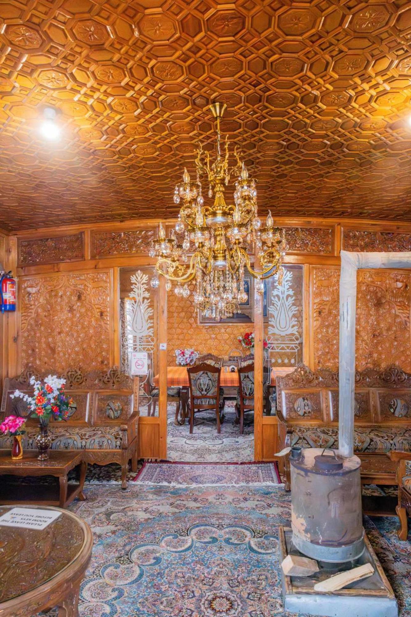 Goona Palace Houseboats Srinagar  Exterior photo