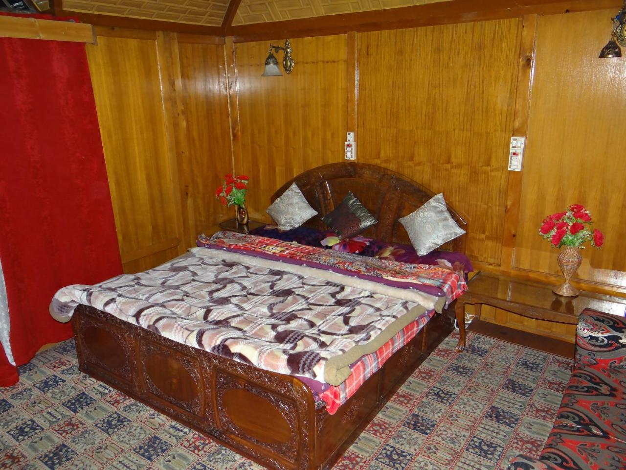 Goona Palace Houseboats Srinagar  Exterior photo