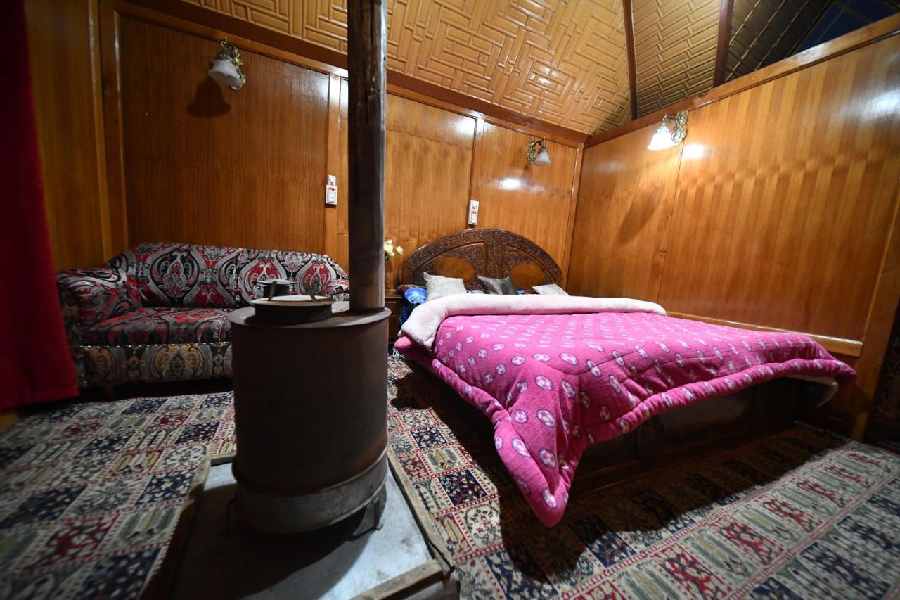Goona Palace Houseboats Srinagar  Exterior photo