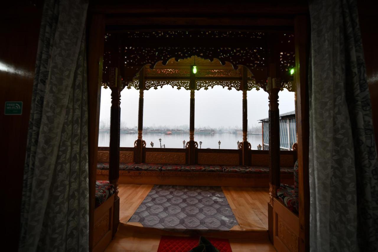 Goona Palace Houseboats Srinagar  Exterior photo