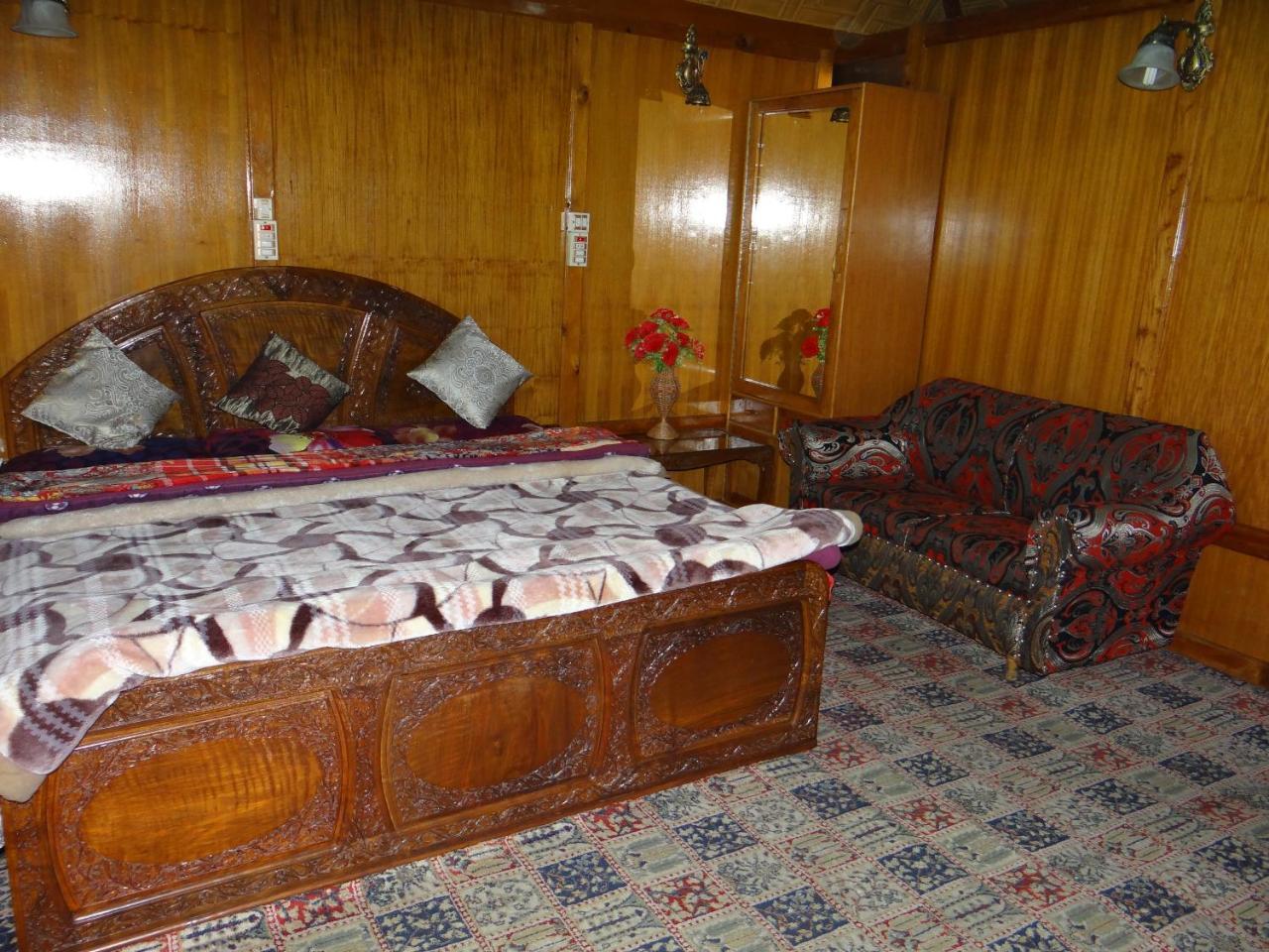 Goona Palace Houseboats Srinagar  Exterior photo