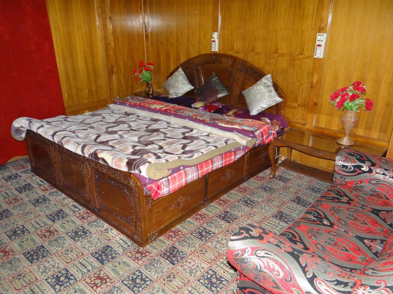 Goona Palace Houseboats Srinagar  Exterior photo